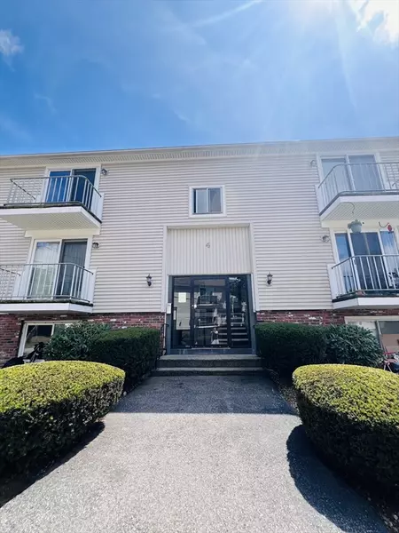 4 Royal Dane Dr #18, Marshfield, MA 02050