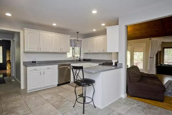Monson, MA 01057,32 Zuell Hill Rd