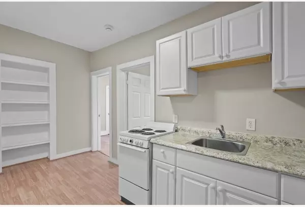 Worcester, MA 01608,24 Charlton Street #11