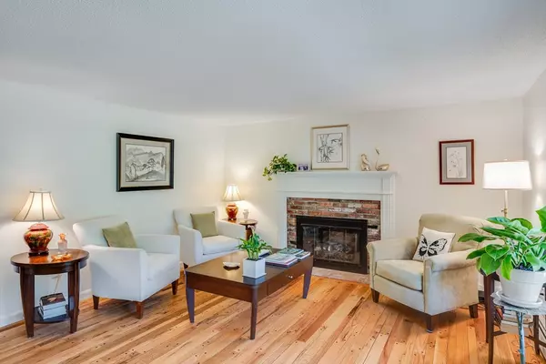 Barnstable, MA 02630,240 Braggs Ln