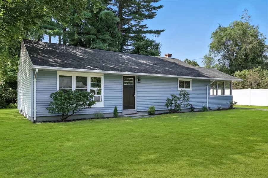 17 Pebble Mill Rd, Springfield, MA 01118