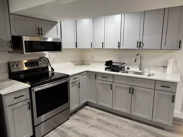 Acushnet, MA 02743,21 Green Meadow Drive #1-B