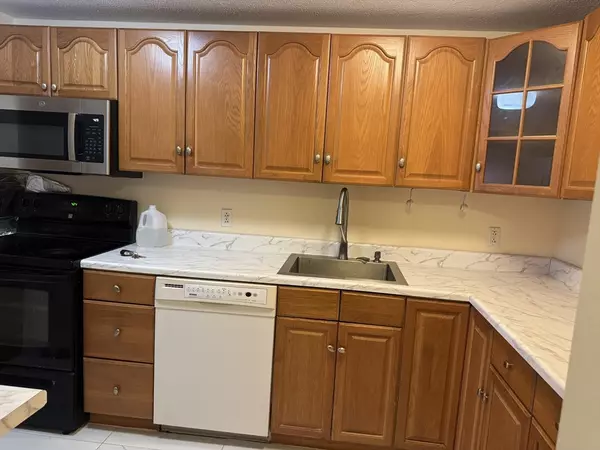 Acton, MA 01720,3 Elm St #7