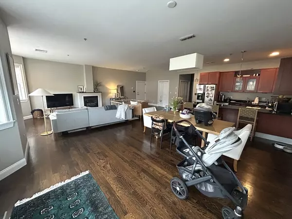 Brookline, MA 02445,81 Boylston St #3