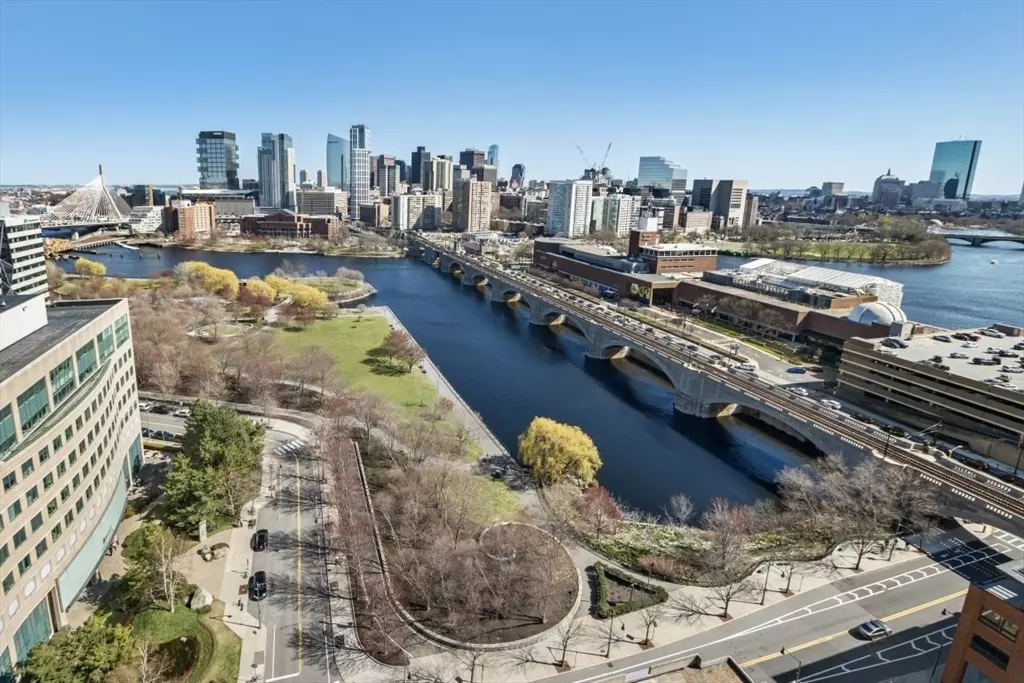 Cambridge, MA 02141,8 Museum Way #2304