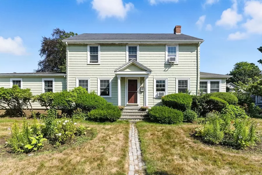 234 Pleasant St, Marblehead, MA 01945