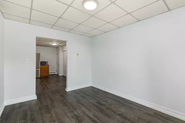 Salem, MA 01970,131 Essex Street #31