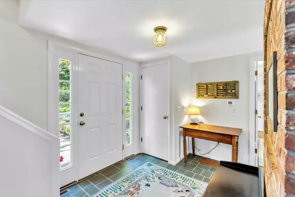 Mashpee, MA 02649,17 Sand Dollar Ln