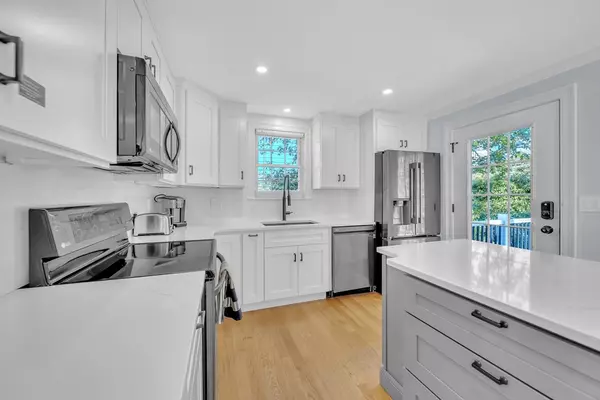 Wellfleet, MA 02667,35 Holbrook Ave
