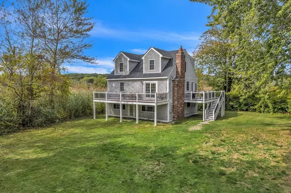 35 Holbrook Ave, Wellfleet, MA 02667