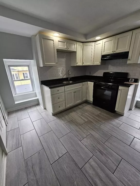 Fall River, MA 02720,335 President Avenue #3