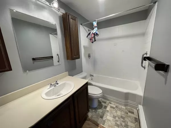 Gardner, MA 01440,16 Oriole Street #2