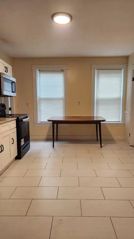 Worcester, MA 01603,39 Richards St #2
