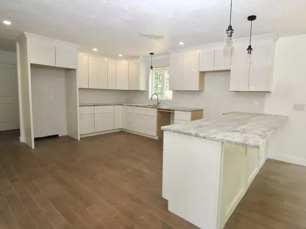 Brookfield, MA 01506,2 Tupelo Dr