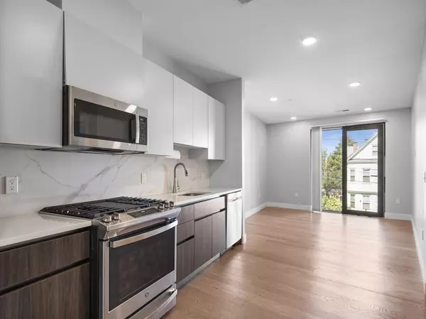 Somerville, MA 02143,9 Central St #207