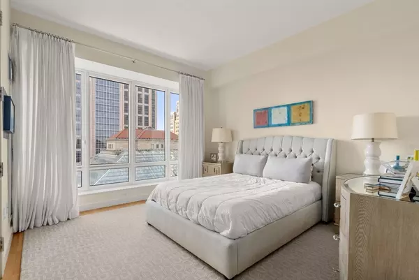 Boston, MA 02116,400 Stuart St #15J