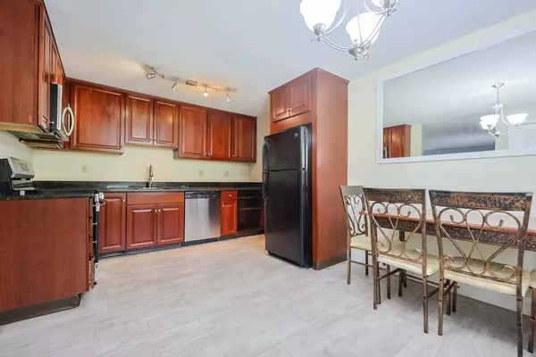 Lowell, MA 01854,2410 Skyline Drive #7