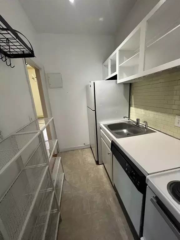 Boston, MA 02108,80 Beacon St #32