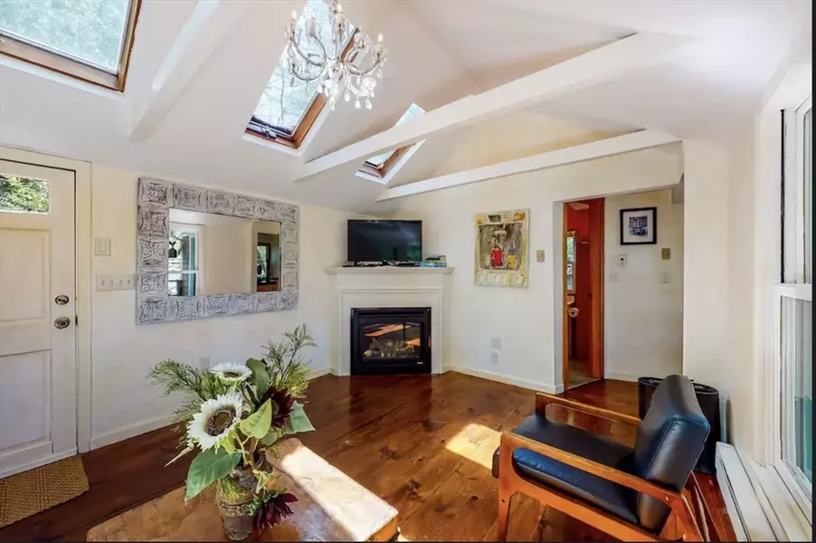 175 Lake Shore, Falmouth, MA 02536