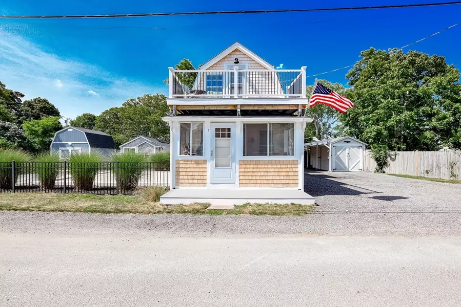 7 Bungalow Ln, Wareham, MA 02532