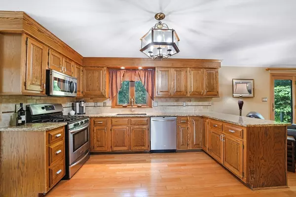 Acushnet, MA 02743,757 Middle Rd