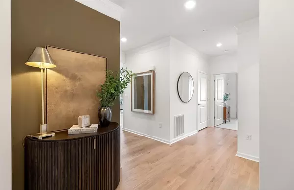 East Providence, RI 02916,141 East Point Drive #207