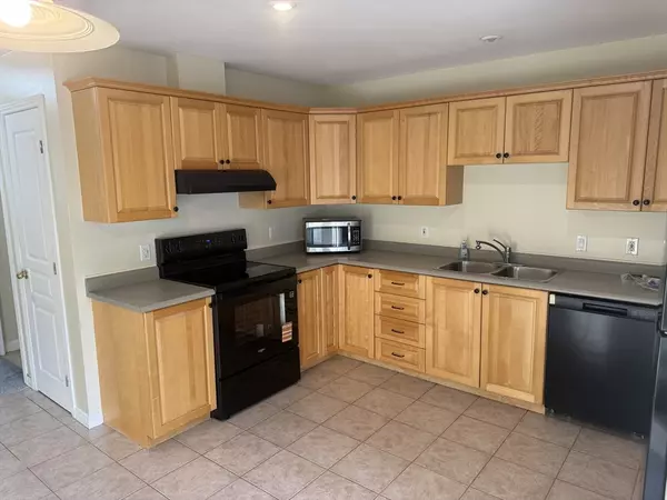 Hudson, NH 03051,8 Intervale Ct #B