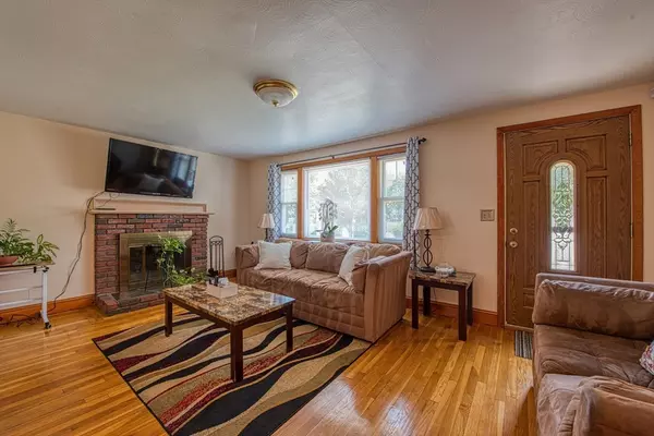 Randolph, MA 02368,7 Oakwood Ave
