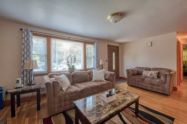 Randolph, MA 02368,7 Oakwood Ave
