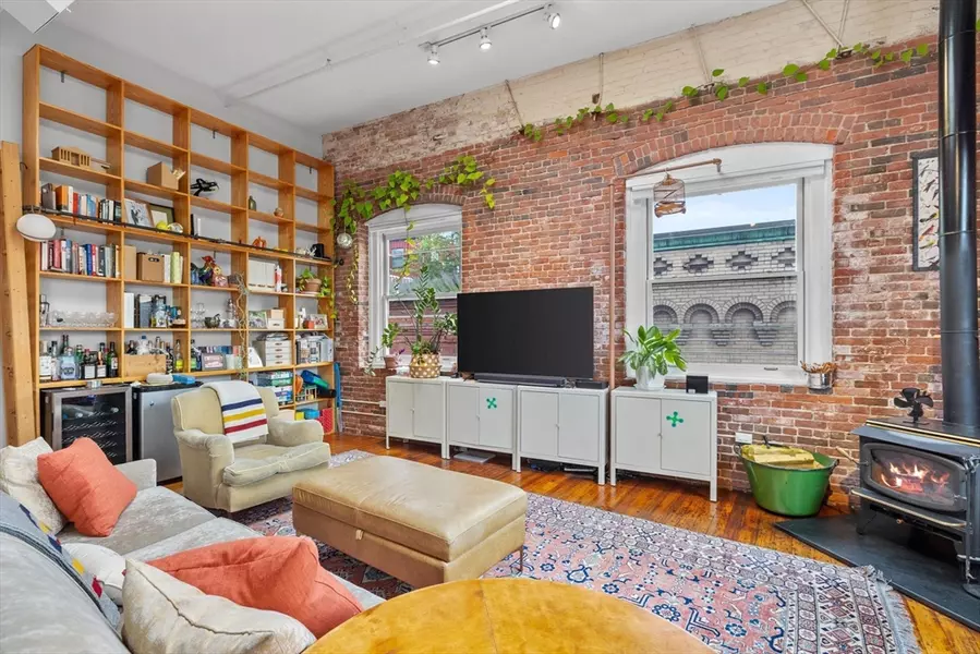 150 Lincoln Street #6A, Boston, MA 02111