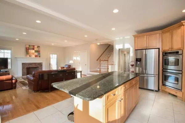 15 Cider Mill Ln, Lexington, MA 02421