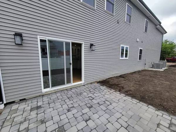 Attleboro, MA 02703,44 Buffington