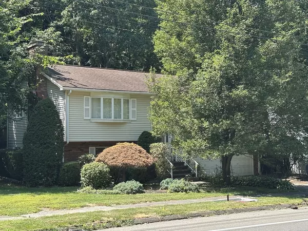 Chicopee, MA 01013,1013 Montgomery St