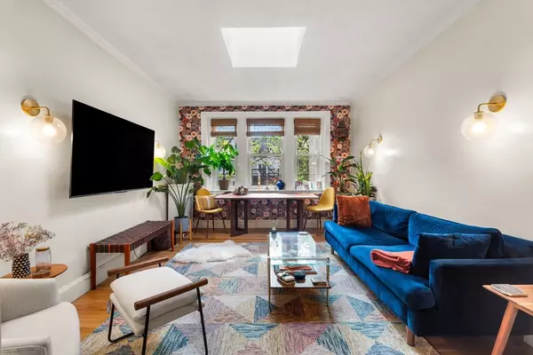 550 Centre St #15, Boston, MA 02130