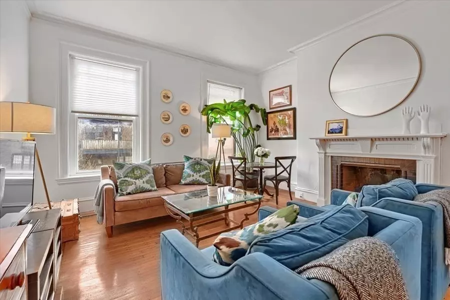 240 Marlborough St #3R, Boston, MA 02116