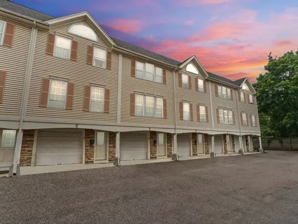 47 Chestnut St #4, Waltham, MA 02453