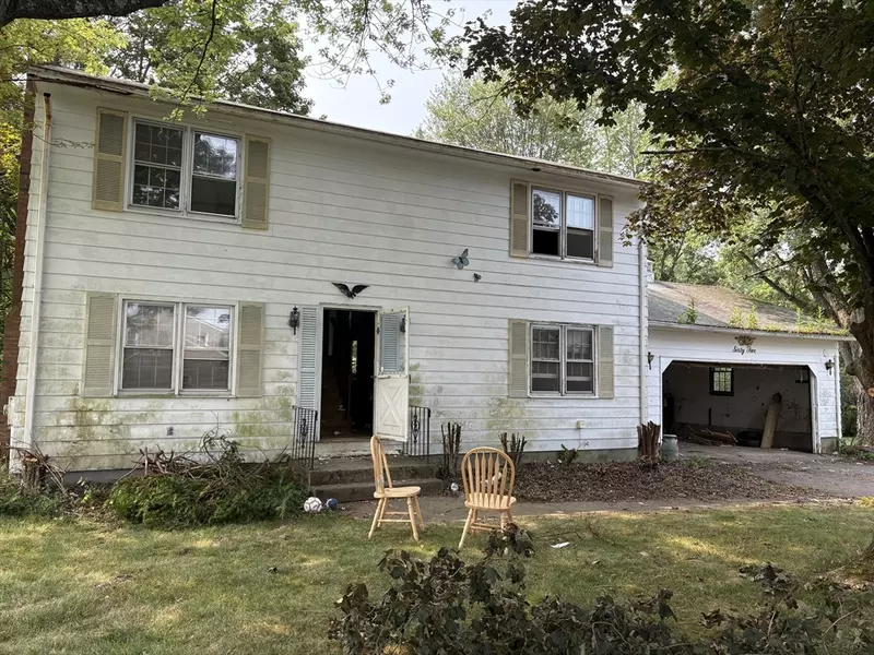 65 Hendom Dr, Agawam, MA 01030