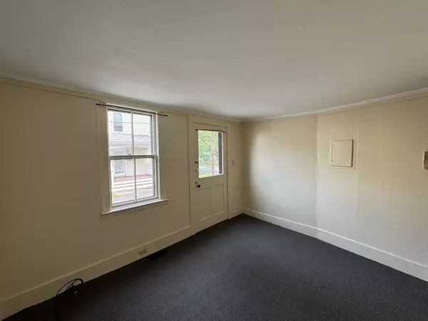 Amesbury, MA 01913,1 Cammetts Ct #1