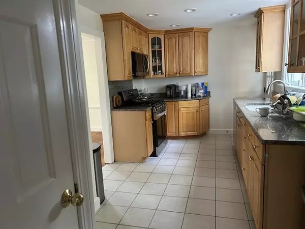 Wellesley, MA 02481,46 Cleveland Road #1