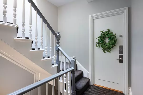 Boston, MA 02114,86 Charles Street