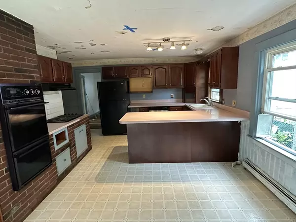 Milford, MA 01757,17 Middleton St