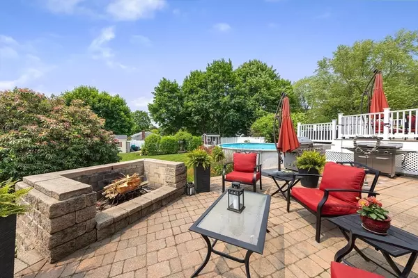 Medway, MA 02053,37 Maple Street