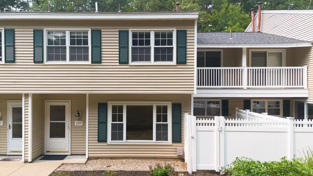 Boylston, MA 01505,205 Edgebrook Dr #205