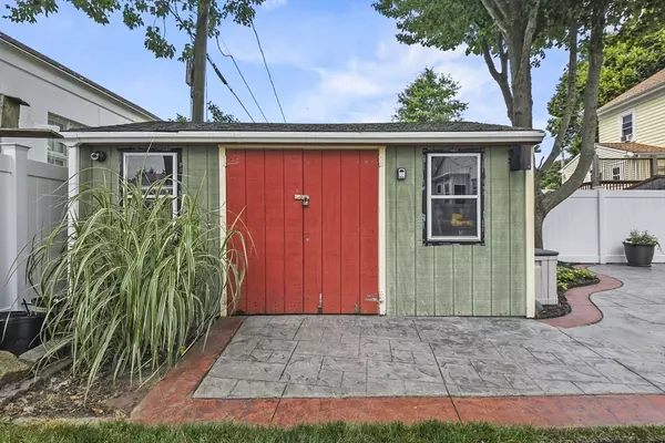 Fairhaven, MA 02719,11 Huttleston Ave