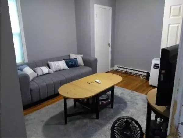 North Attleboro, MA 02760,9 Broad St #5