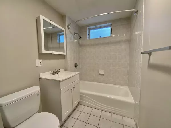 Medford, MA 02155,60 Auburn St #1