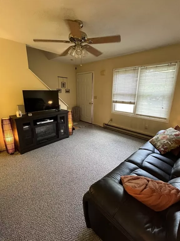 Westfield, MA 01085,20 Greenwood Drive #10