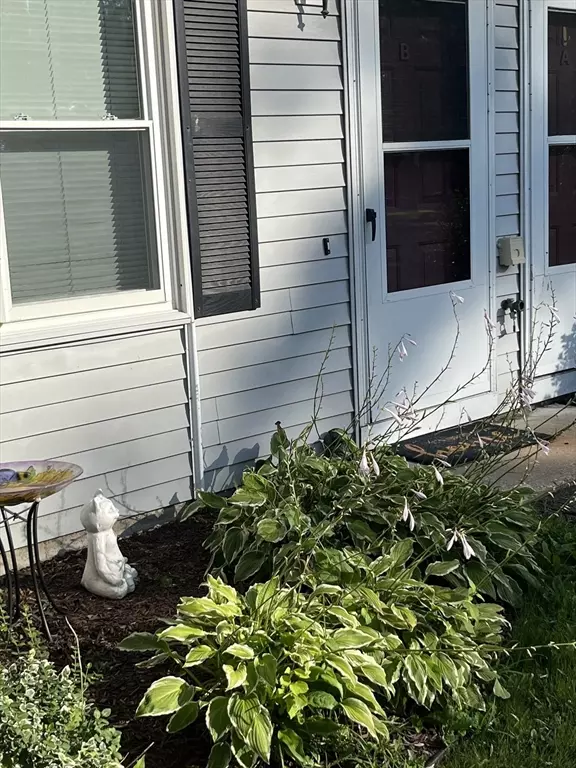 Westfield, MA 01085,20 Greenwood Drive #10