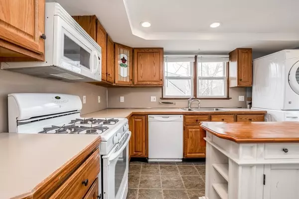 Walpole, MA 02081,1299 Main Street #Top