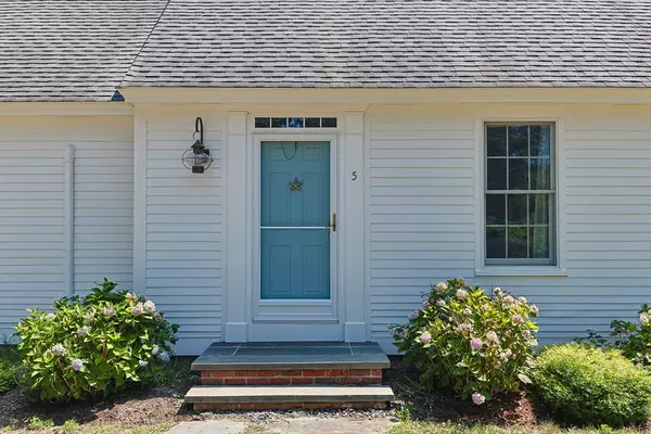 Orleans, MA 02653,5 Wesquansett Rd